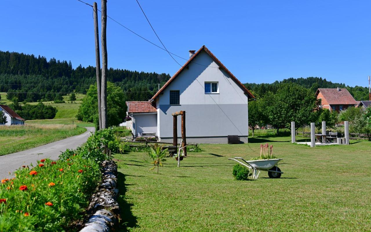 Appartement Kuca Za Odmor Roby à Saborsko Extérieur photo