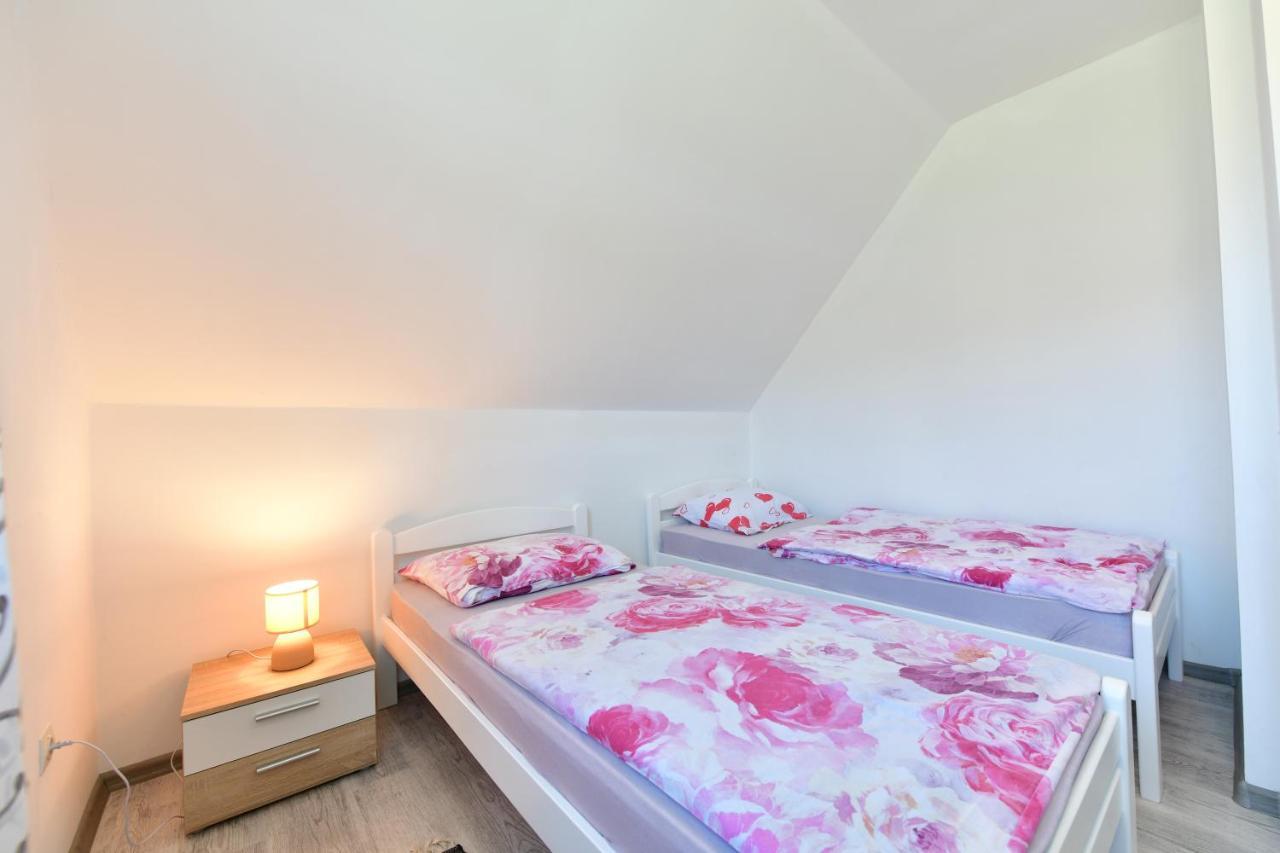Appartement Kuca Za Odmor Roby à Saborsko Extérieur photo