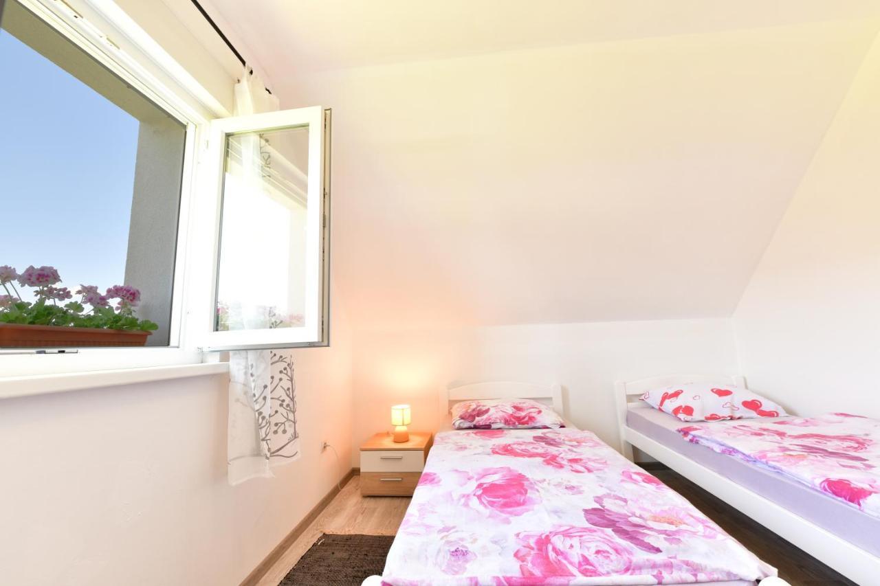 Appartement Kuca Za Odmor Roby à Saborsko Extérieur photo